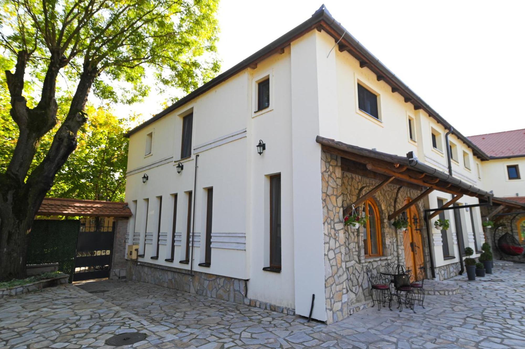 Twenty Park Aparthotel Kikinda Exterior photo